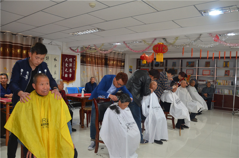 敦煌市社会福利院：雷锋日 快乐志愿行