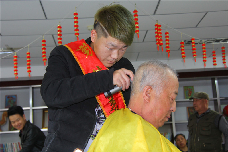 敦煌市社会福利院：雷锋日 快乐志愿行